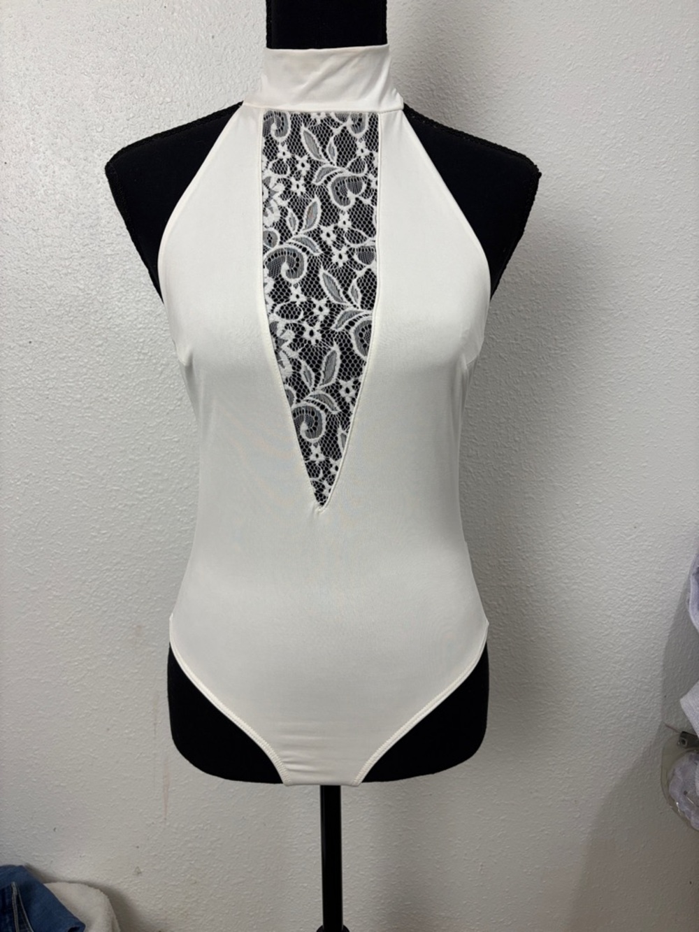 NWT Sleeveless White Halter Lace-Front Bodysuit. SzS